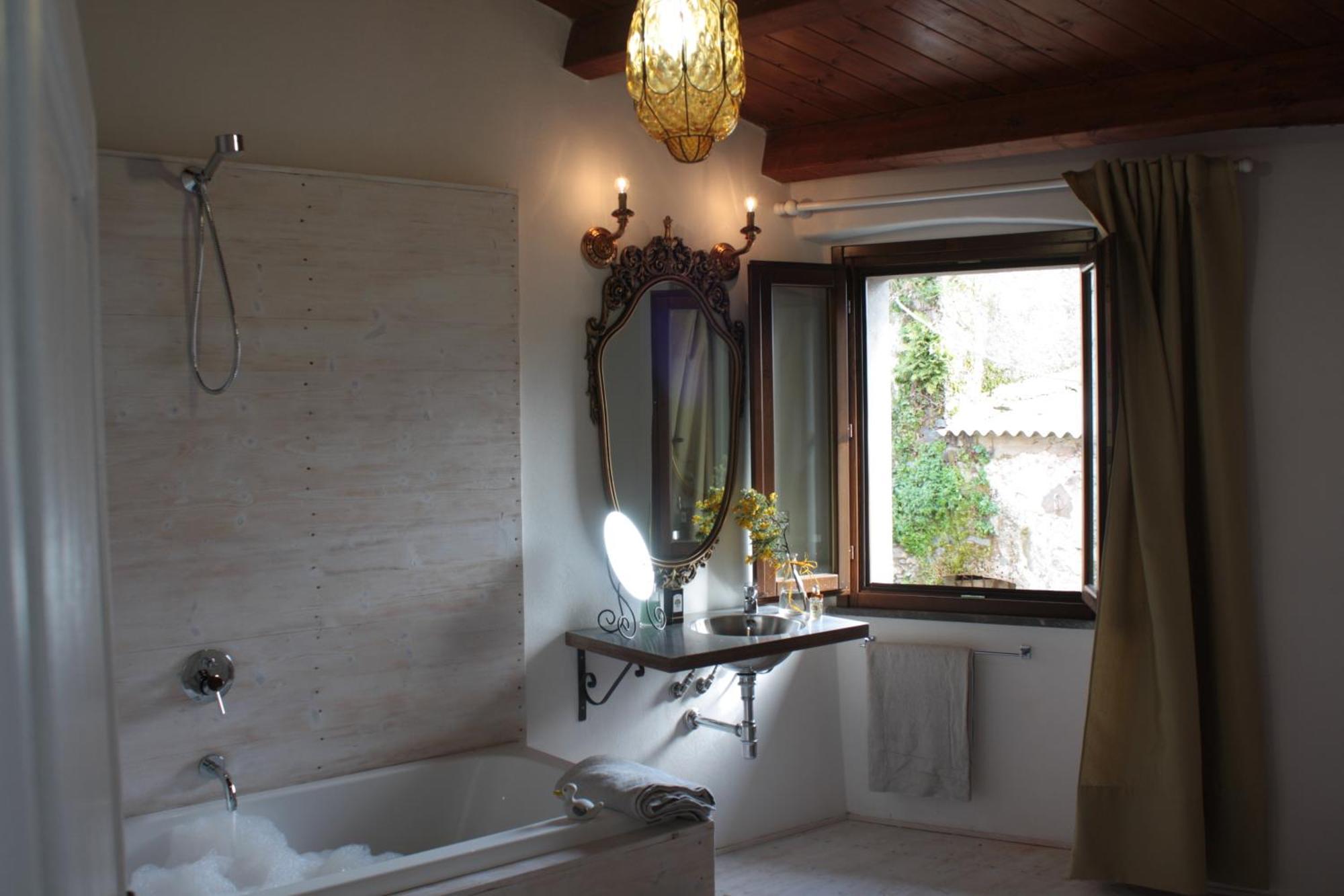 Il Lupo Rosso Bed & Breakfast Santu Lussurgiu Rom bilde