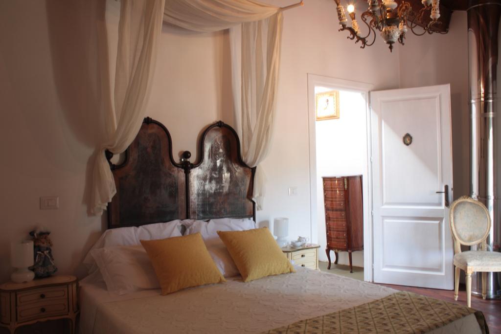 Il Lupo Rosso Bed & Breakfast Santu Lussurgiu Rom bilde