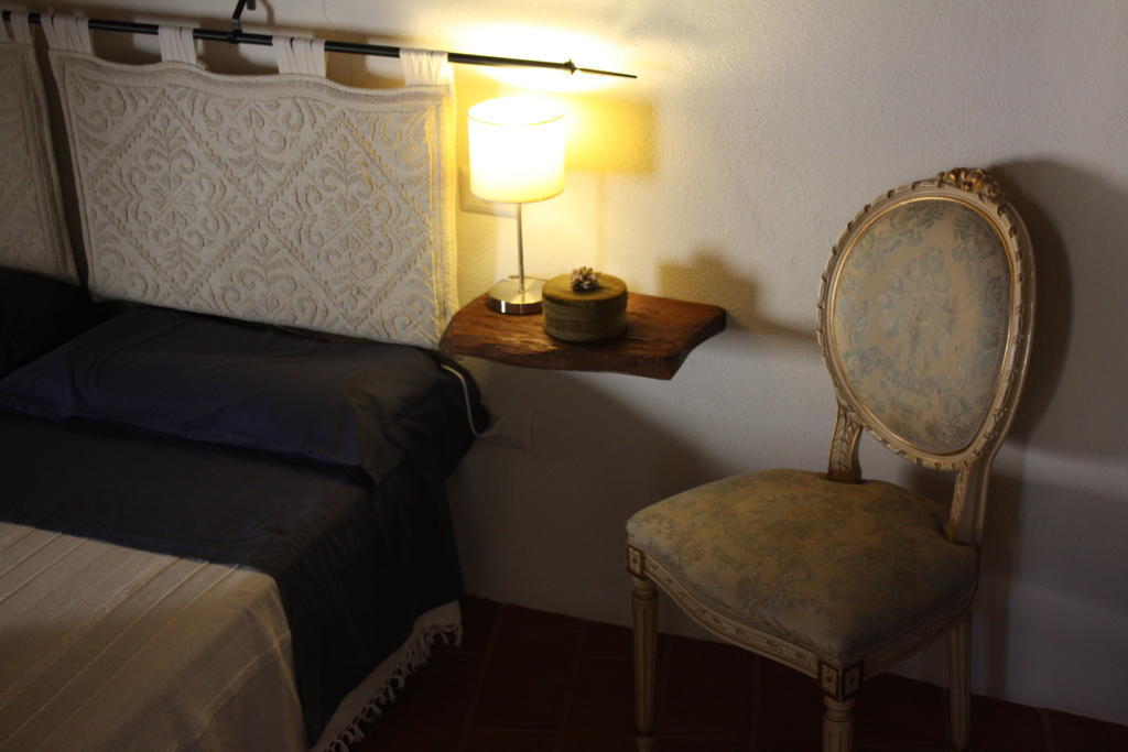 Il Lupo Rosso Bed & Breakfast Santu Lussurgiu Rom bilde